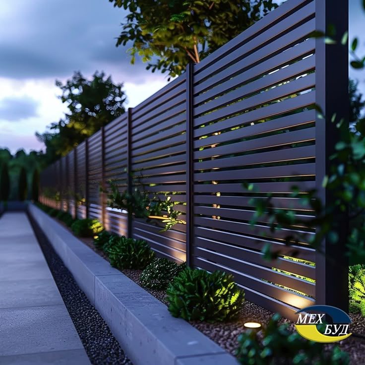 Horizontal Slat aluminum fencing