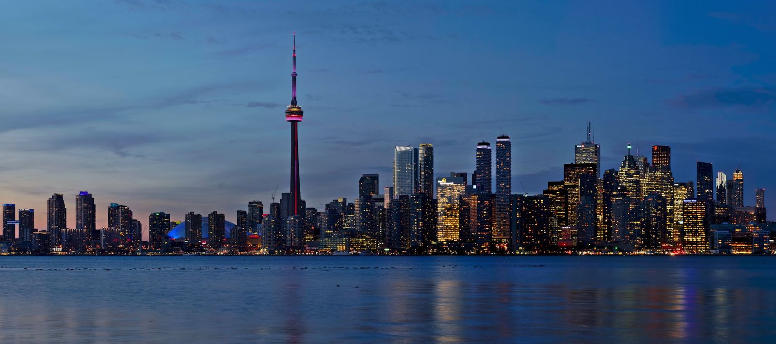 Toronto skyline with the CN Tower at dusk